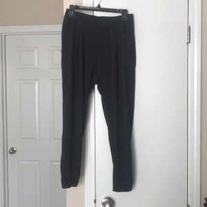 Lululemon Black size 8 jogger pants with pockets